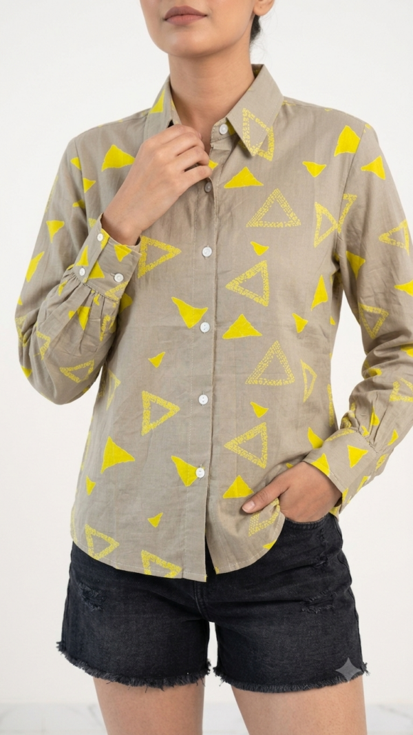 Trendy Light Grey Women’s Shirt with Fashionable Puff Sleeve Design
